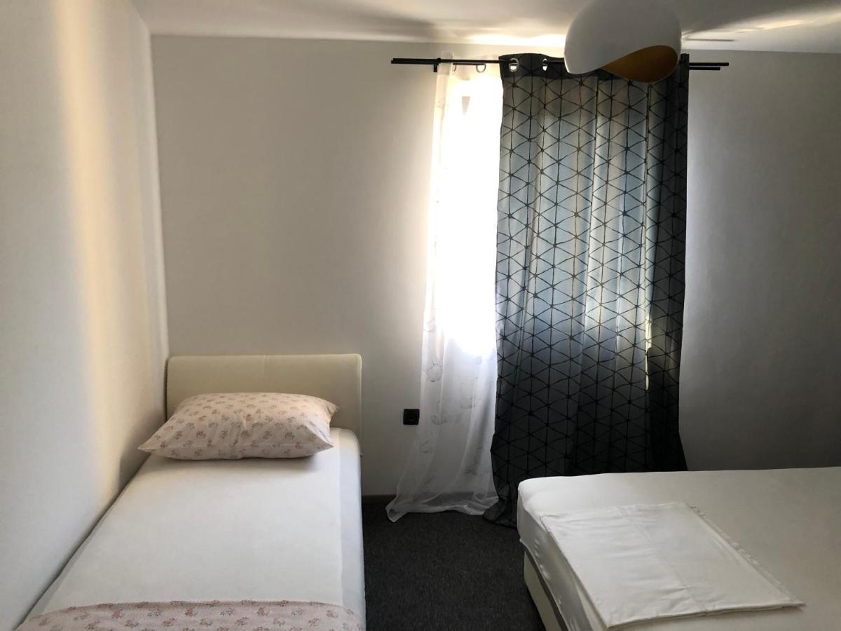 Apartmani Bm Biograd na Moru Kültér fotó